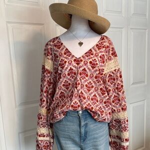 Chic Floral V-Neck Blouse with Lace Details